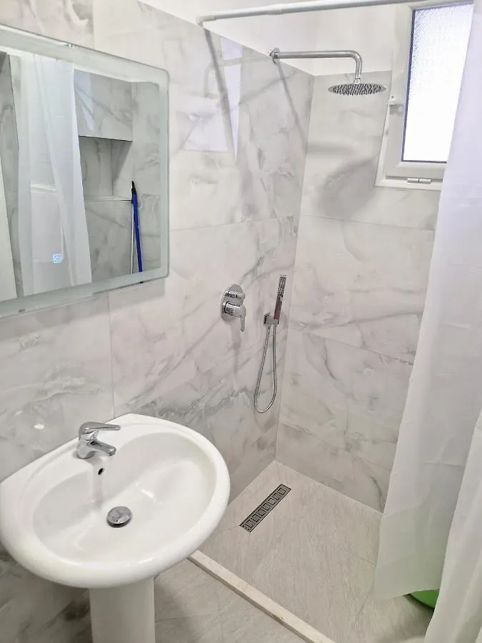 סרנדה Sala Apartment'S אלבניה