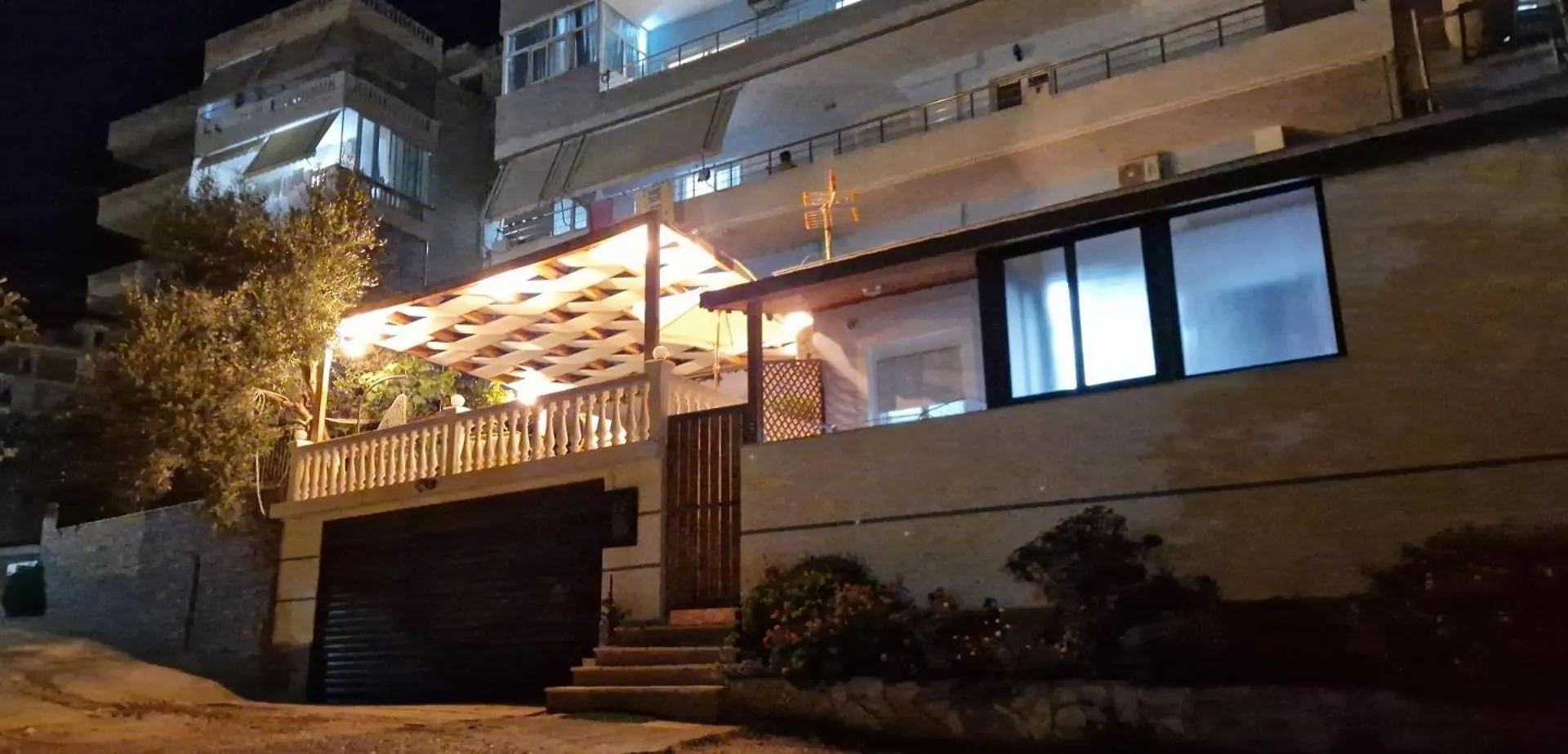 סרנדה Sala Apartment'S דירה